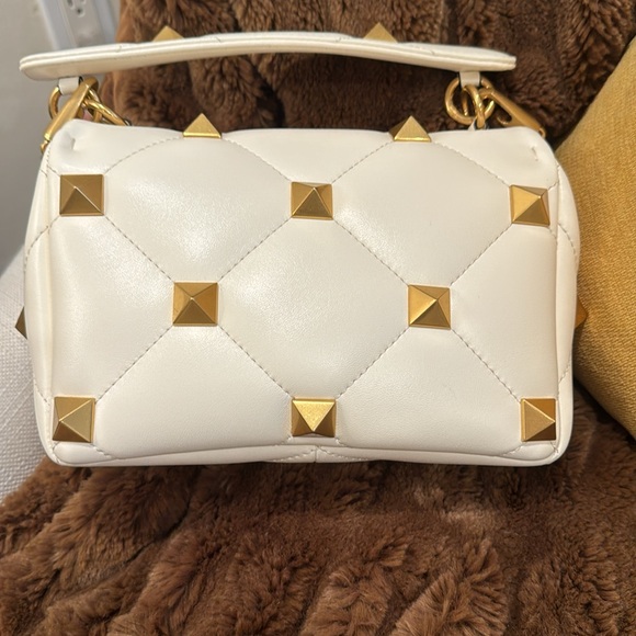 Valentino Roman Stud shoulder Handbag - Picture 5 of 11